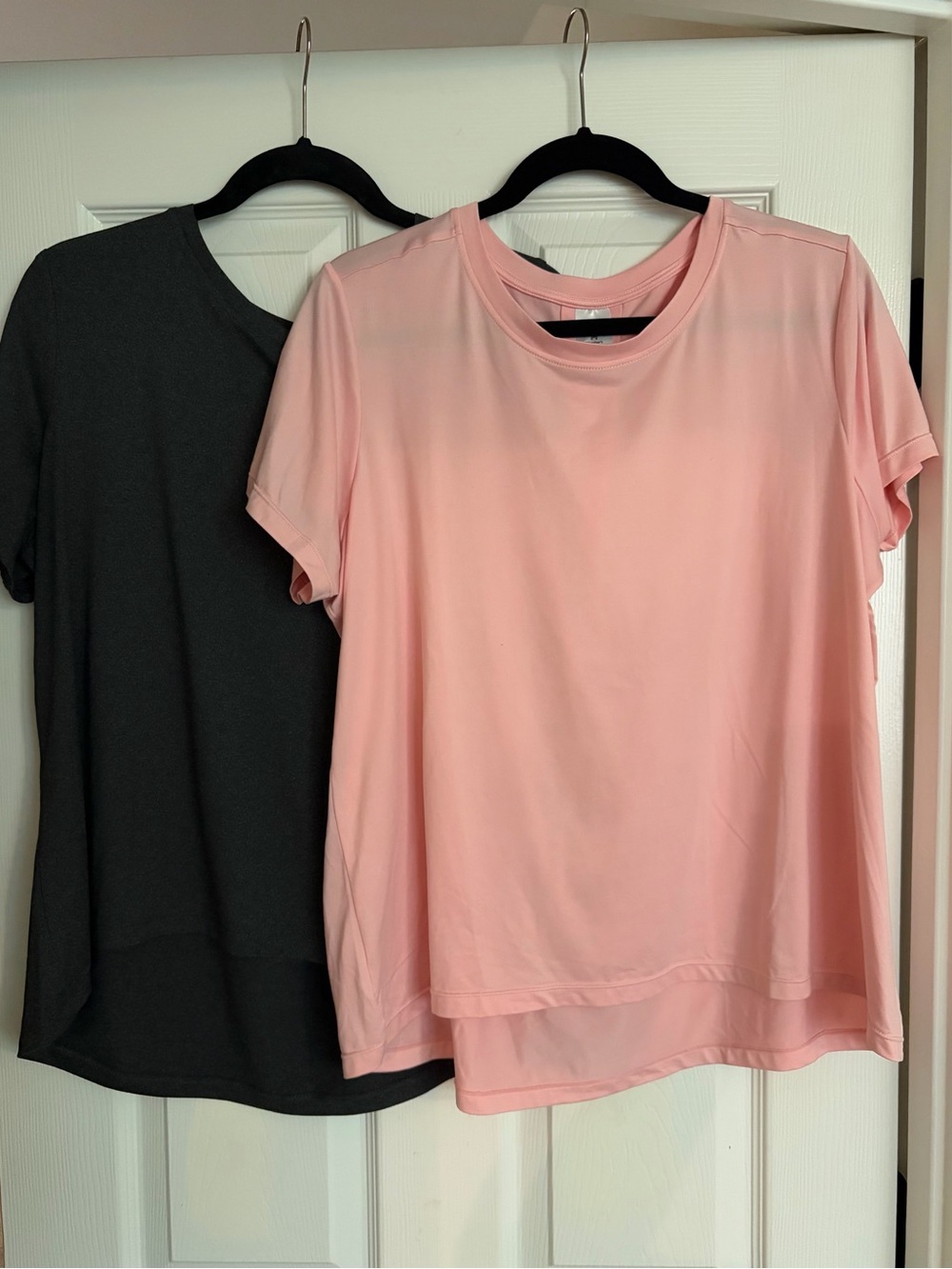 EUC Relaxed Crewneck Short Sleeve athletic Tops in coral and gray size large